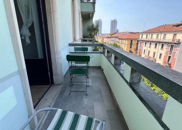 New With Balcony, Isola Bosco Verticale 밀라노