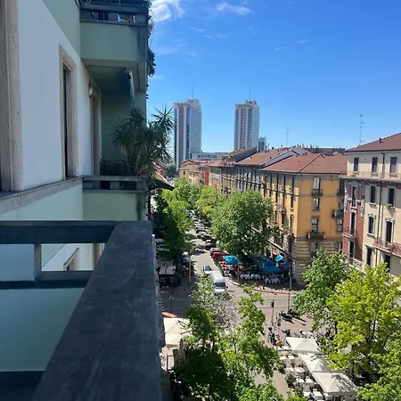 公寓 New With Balcony, Isola Bosco Verticale 米兰